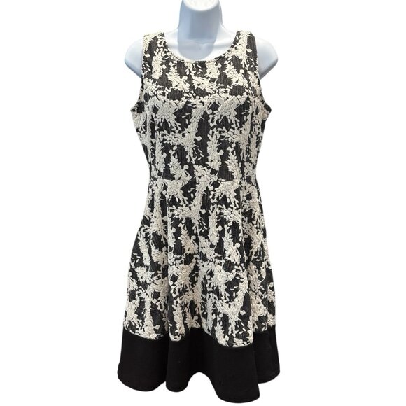 Le Lis Fit & Flare Embroidered Dress M Sleeveless Zip‎ Back Ivory Black - Picture 1 of 5